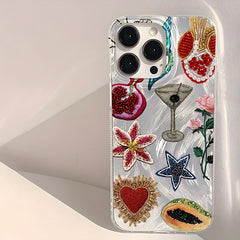 Şık ve Eşsiz Boncuklu Kalp, Nar, Yıldız ve Çiçek Desenli Tüy Telefon Kılıfı – Kaymayı Önleyici ve Darbelere Dayanıklı Tasarım, Lazer Kaplama, iPhone 16/11/13/15/15 Plus/15 Pro/15 Pro Max Uyumlu