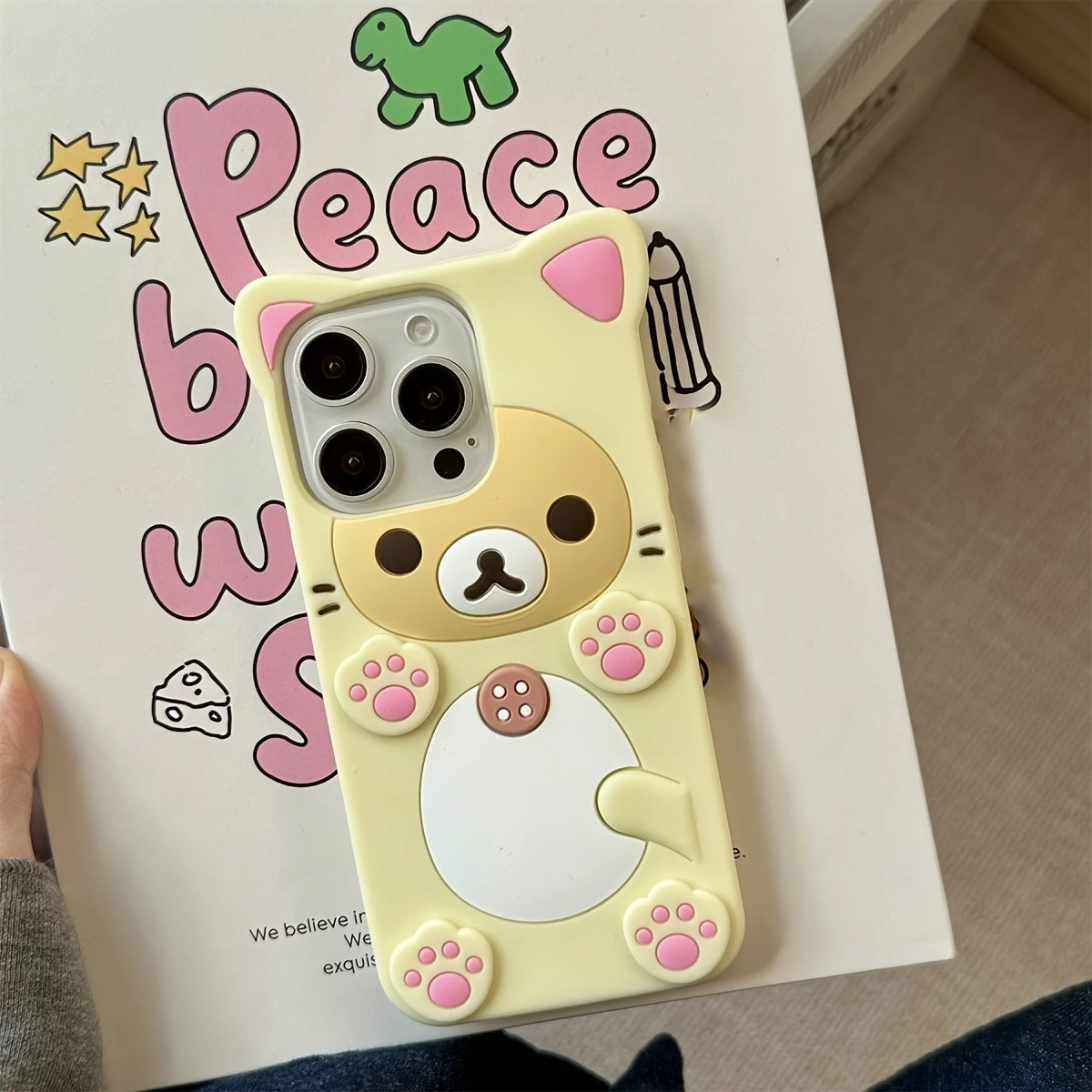 Sevimli Ayıcık Çan Desenli Telefon Kılıfı – iPhone 16 Pro Max / 14 / 12 / 13 / 7 Plus İçin Darbe Dayanıklı Silikon Kapak